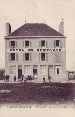 L'hôtel de Bretagne avant 1907. Carte postale édité par P. Volant
